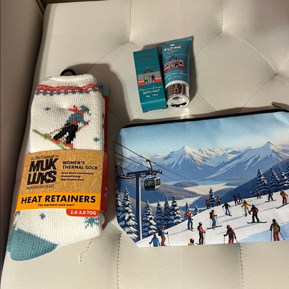 NWT NEVE ST ANTON WEEKENDER Incredible Bag! Ski Theme Extras - Picture 4 of 16